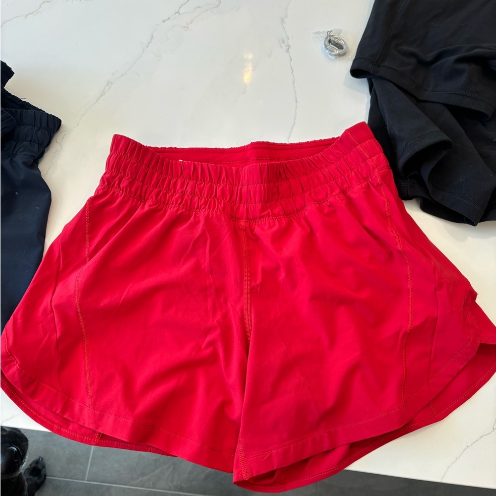 Lulu lemon track that 5 inch mid rise lined short